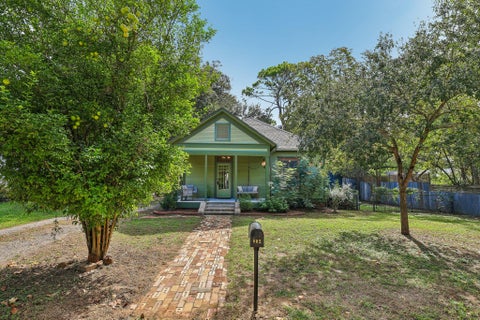 Photo of 802 Short ST, Smithville, TX 78957 (MLS # 7768021)