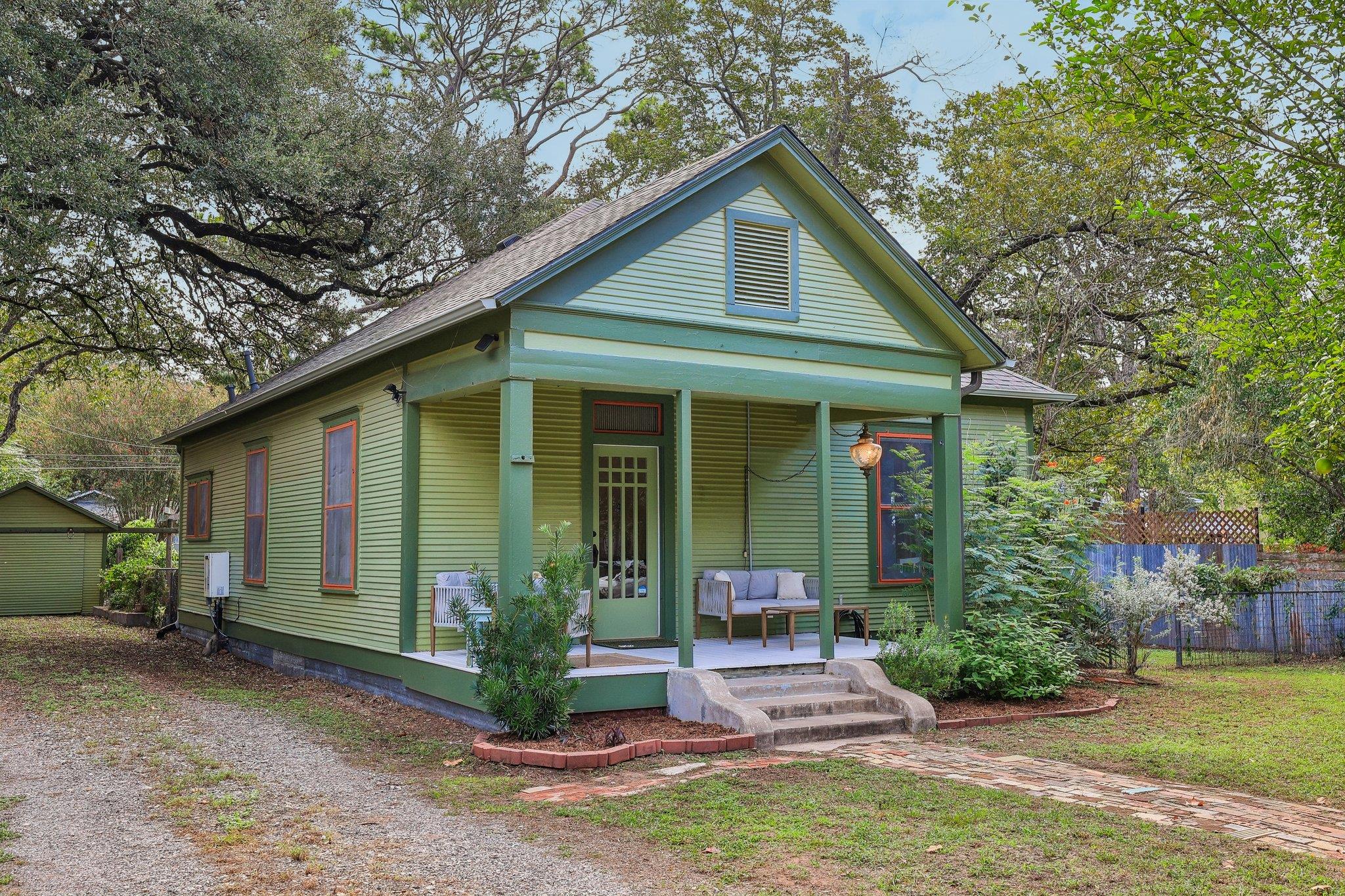 802 Short ST