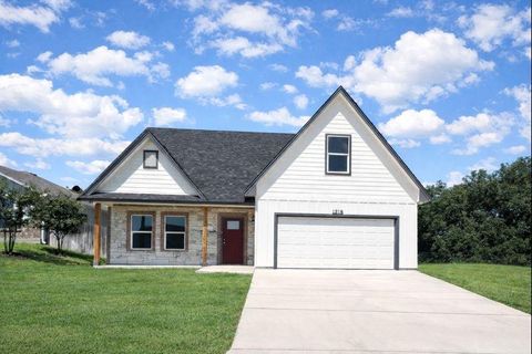 1218 Stone Valley DR Lampasas TX 76550