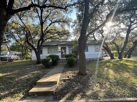 811 Herndon LN Austin TX 78704