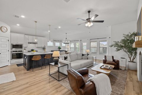 Photo of 330 Bay Breeze DR, Kyle, TX 78640 (MLS # 4137042)