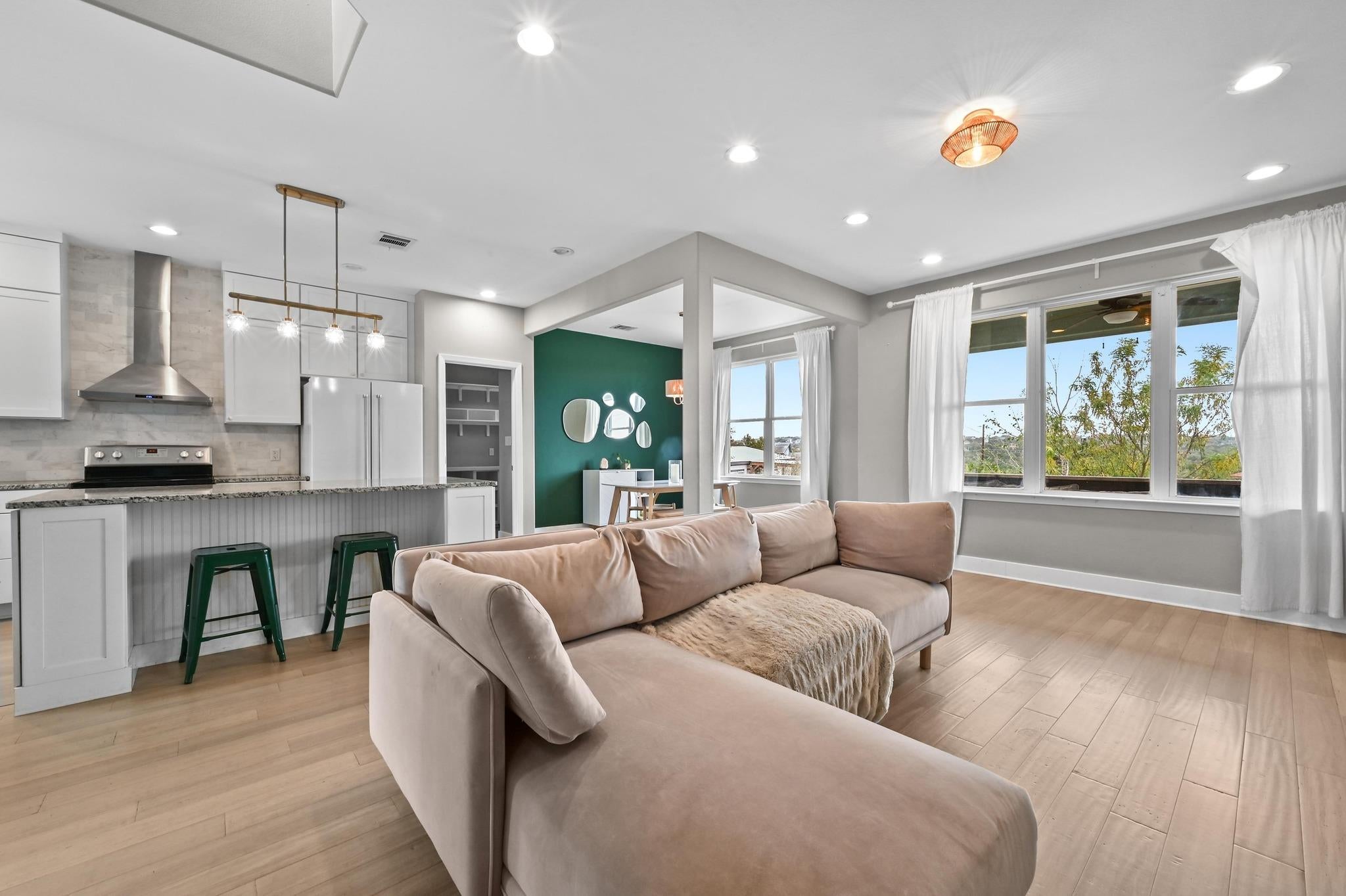 17305 Lake Wood CIR