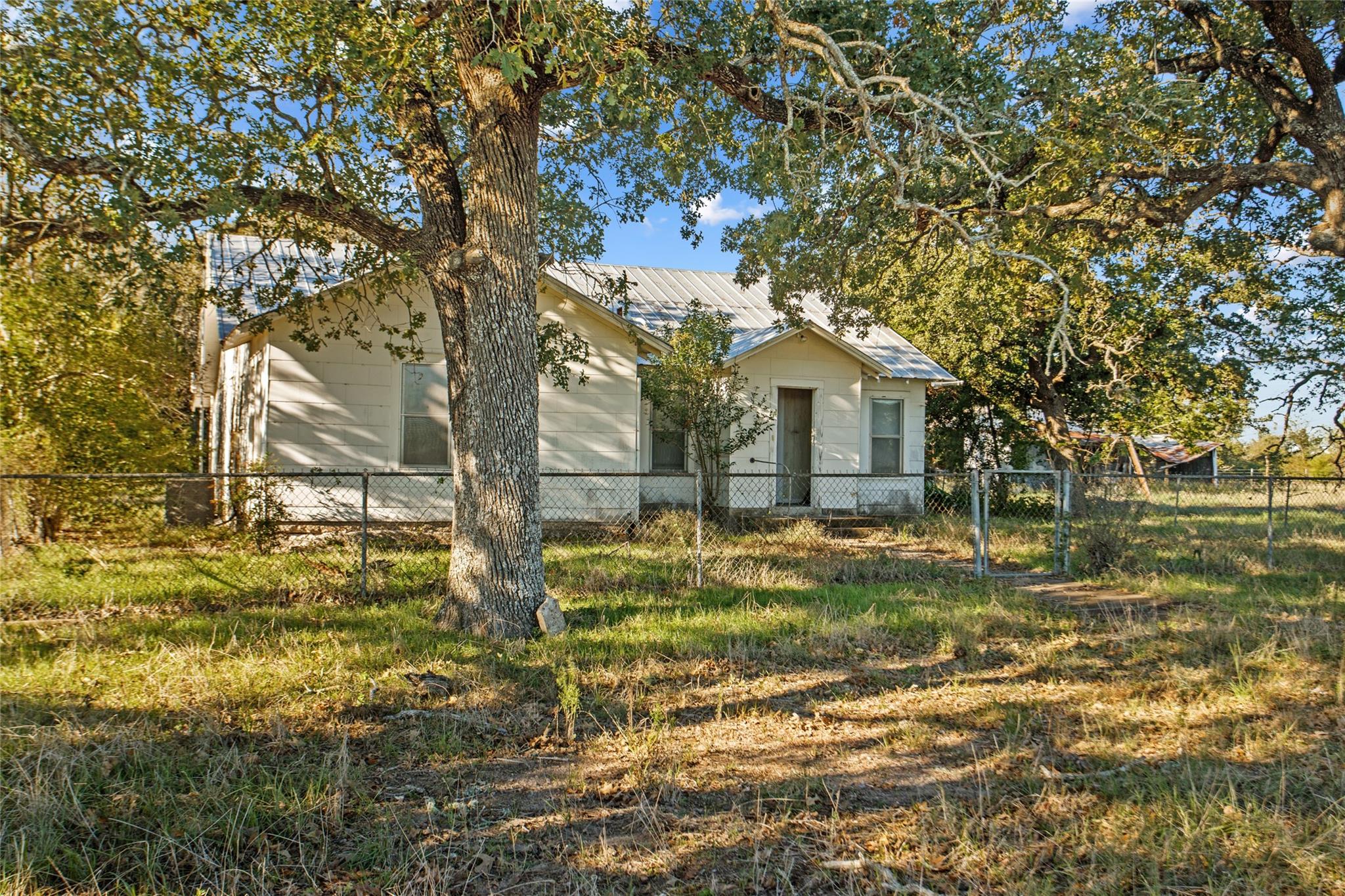 1180 Private Road 2261