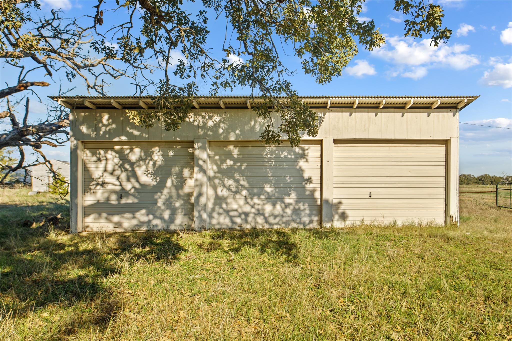 1180 Private Road 2261