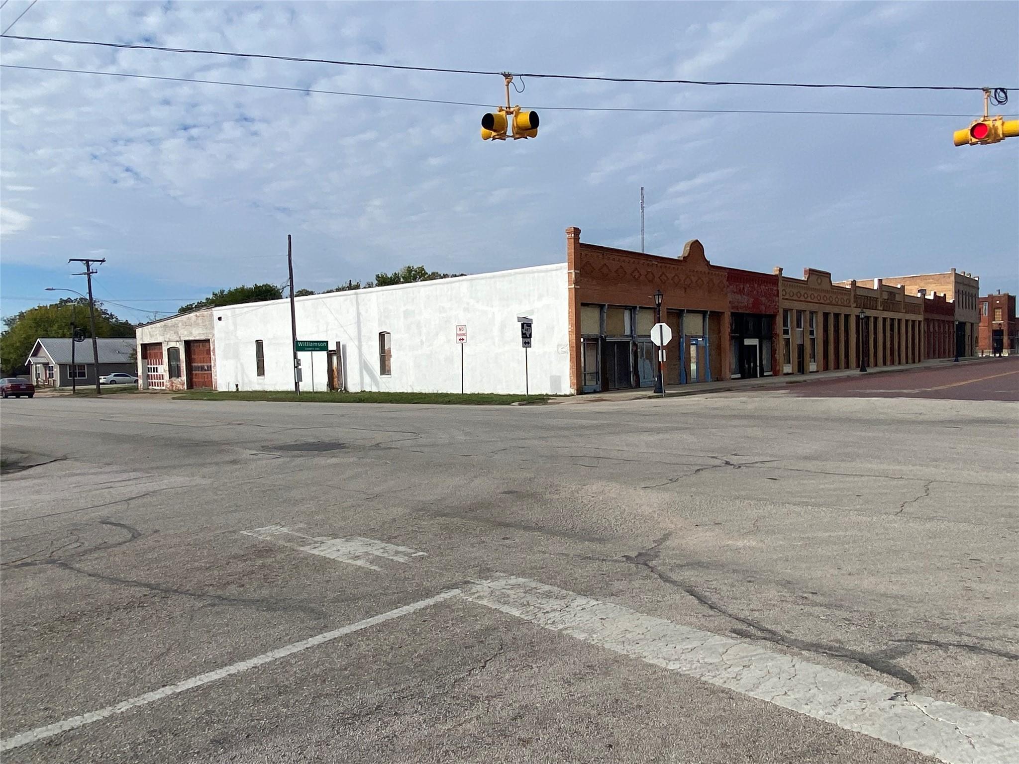Photo 1 of 8 — 239 E Clark ST, Bartlett, TX 76511
