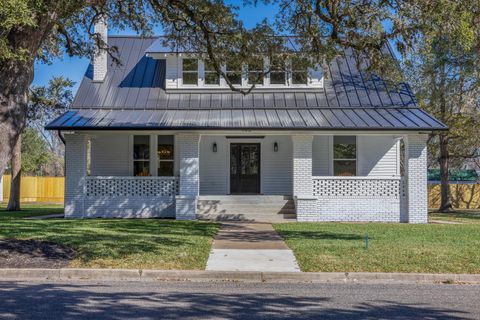 452 N Jackson ST La Grange TX 78945