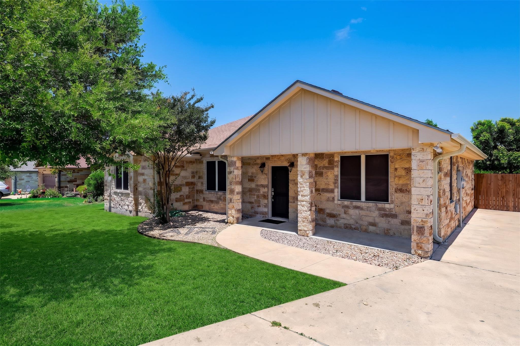 100 Magan LN