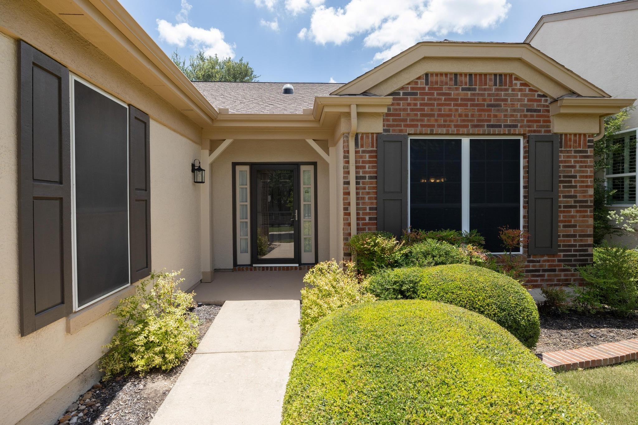 302 Rosecliff DR