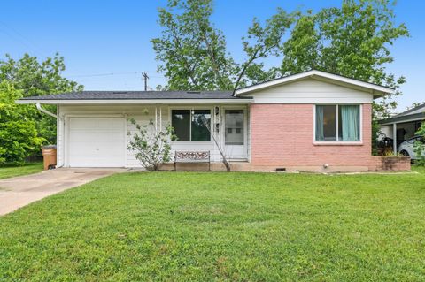 Photo of 8207 Lazy LN, Austin, TX 78757 (MLS # 3112743)