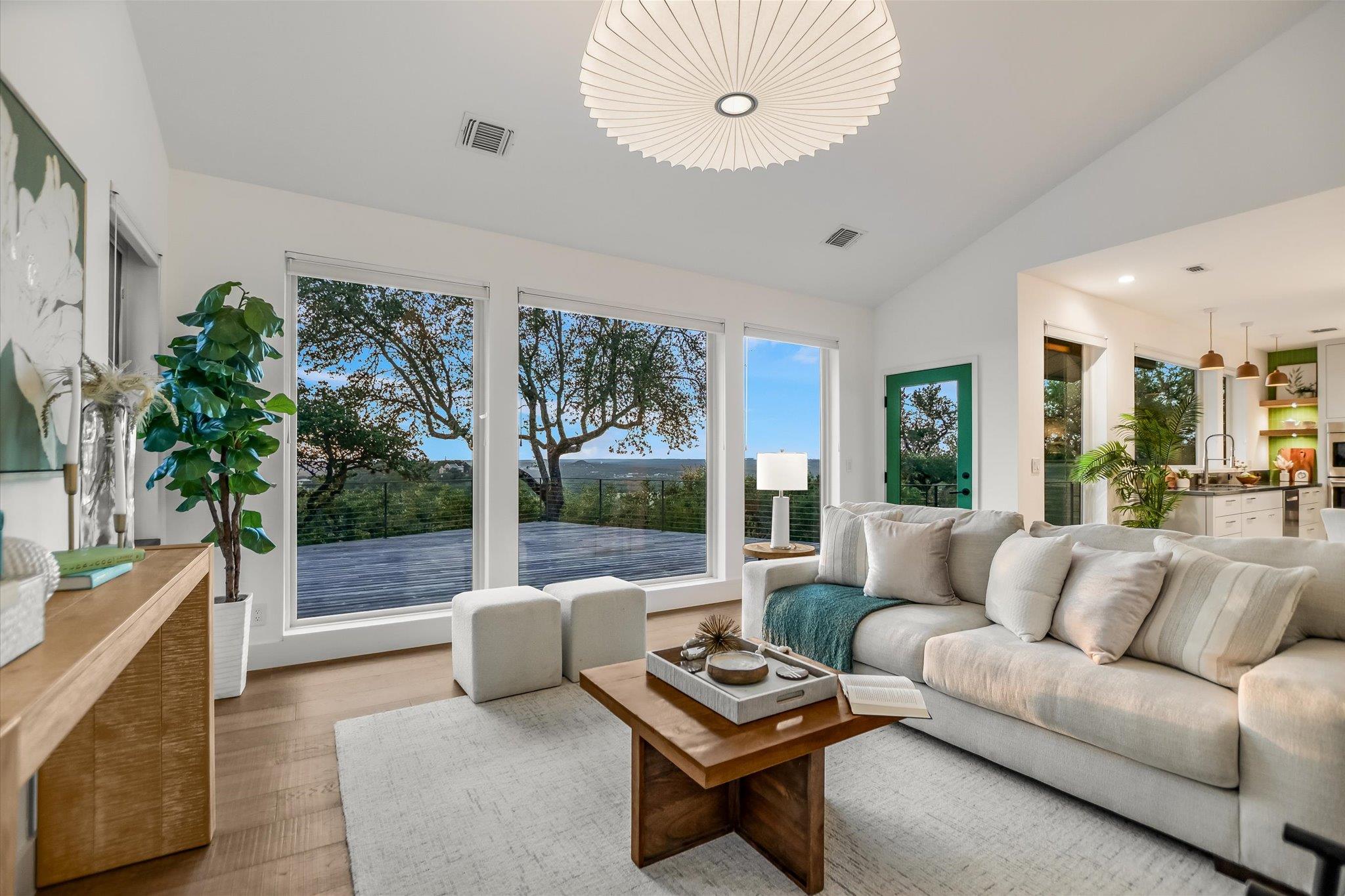 13 Meridian DR