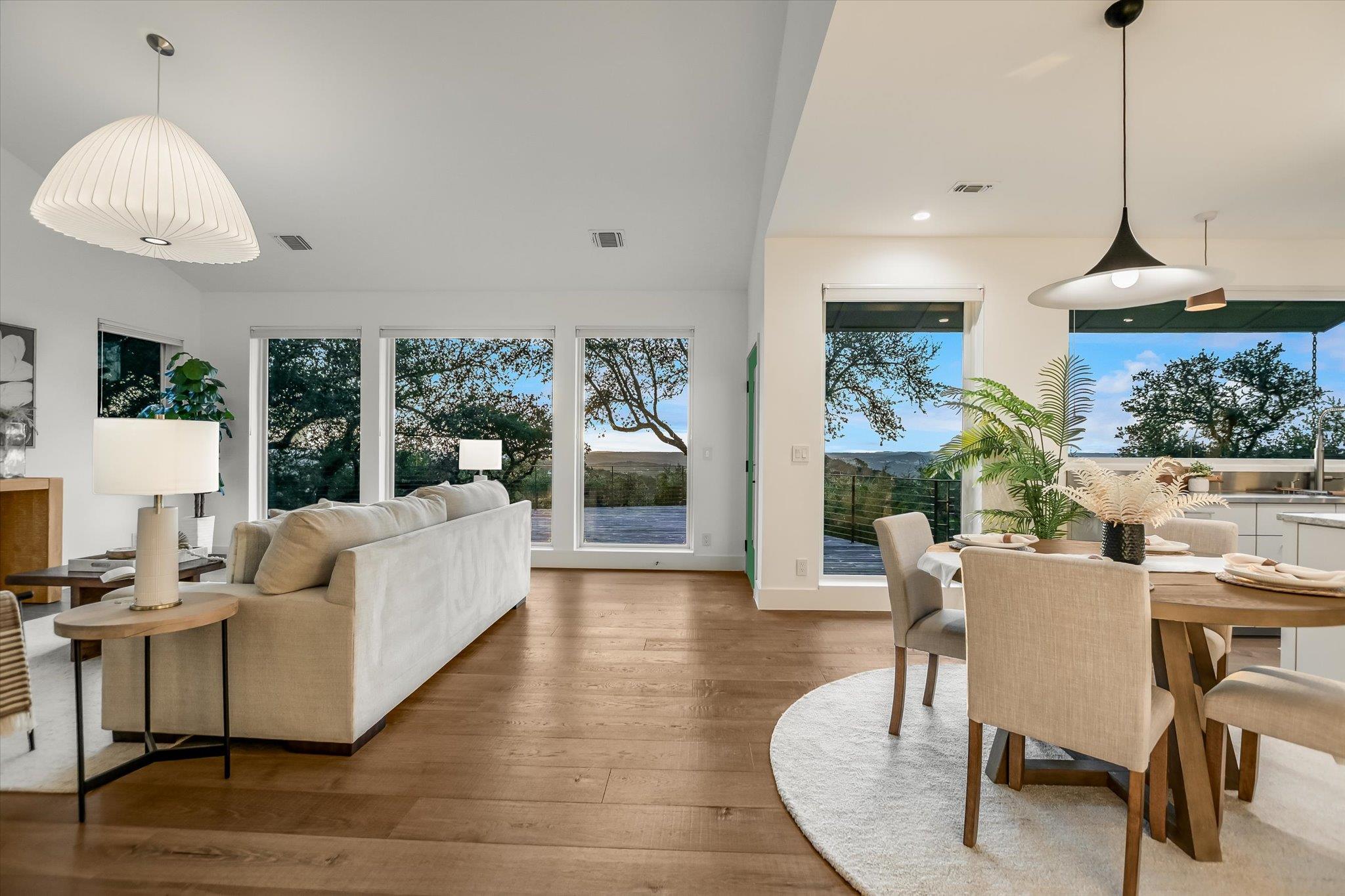 13 Meridian DR