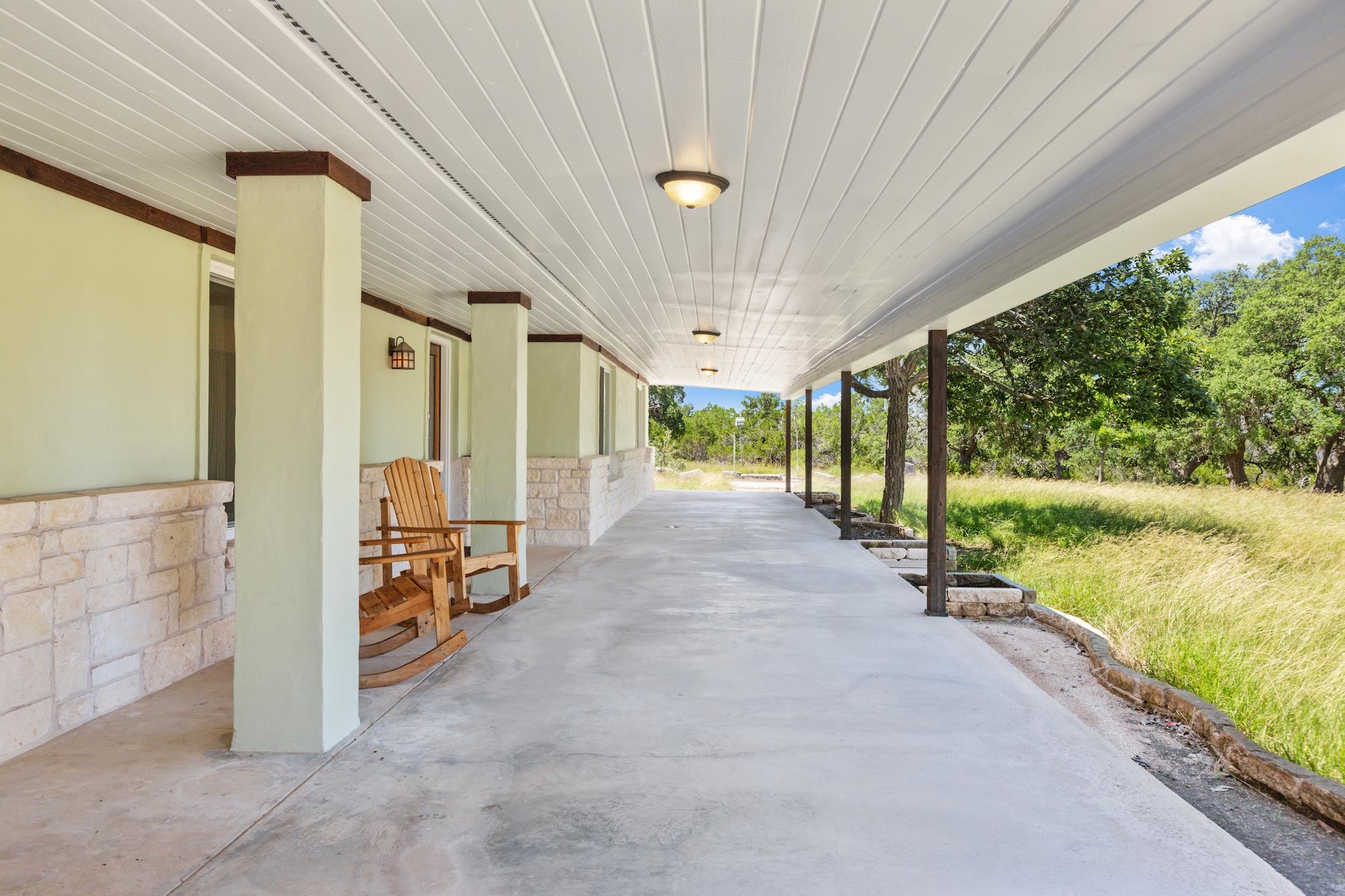 110 Live Oak LN