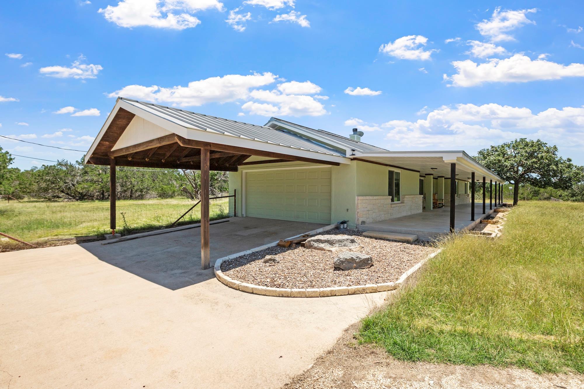 110 Live Oak LN
