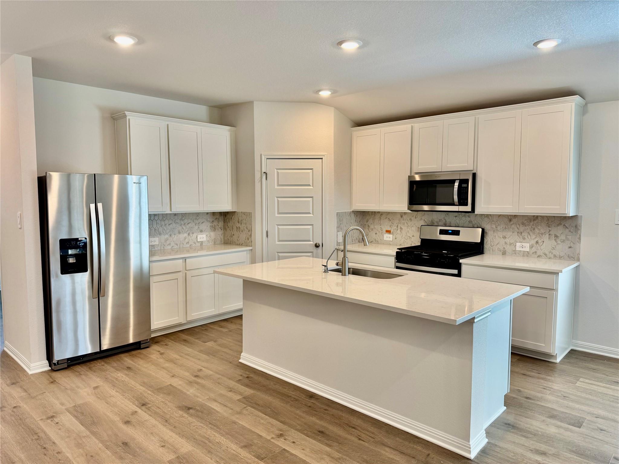 200 Coopers Hawk CRST