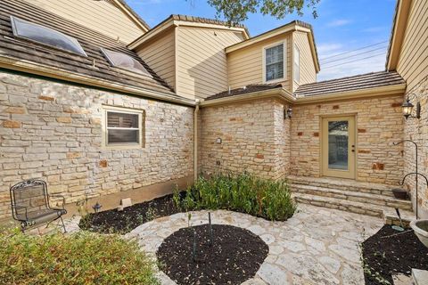 Tiny photo for 36 Cottondale RD, The Hills, TX 78738 (MLS # 4533189)