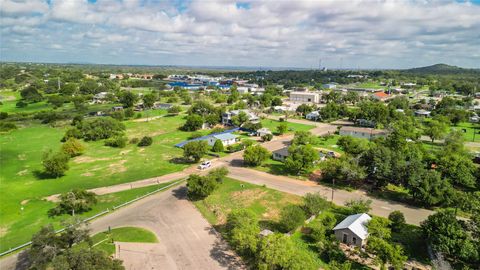 408 W Tarrant ST Llano TX 78643