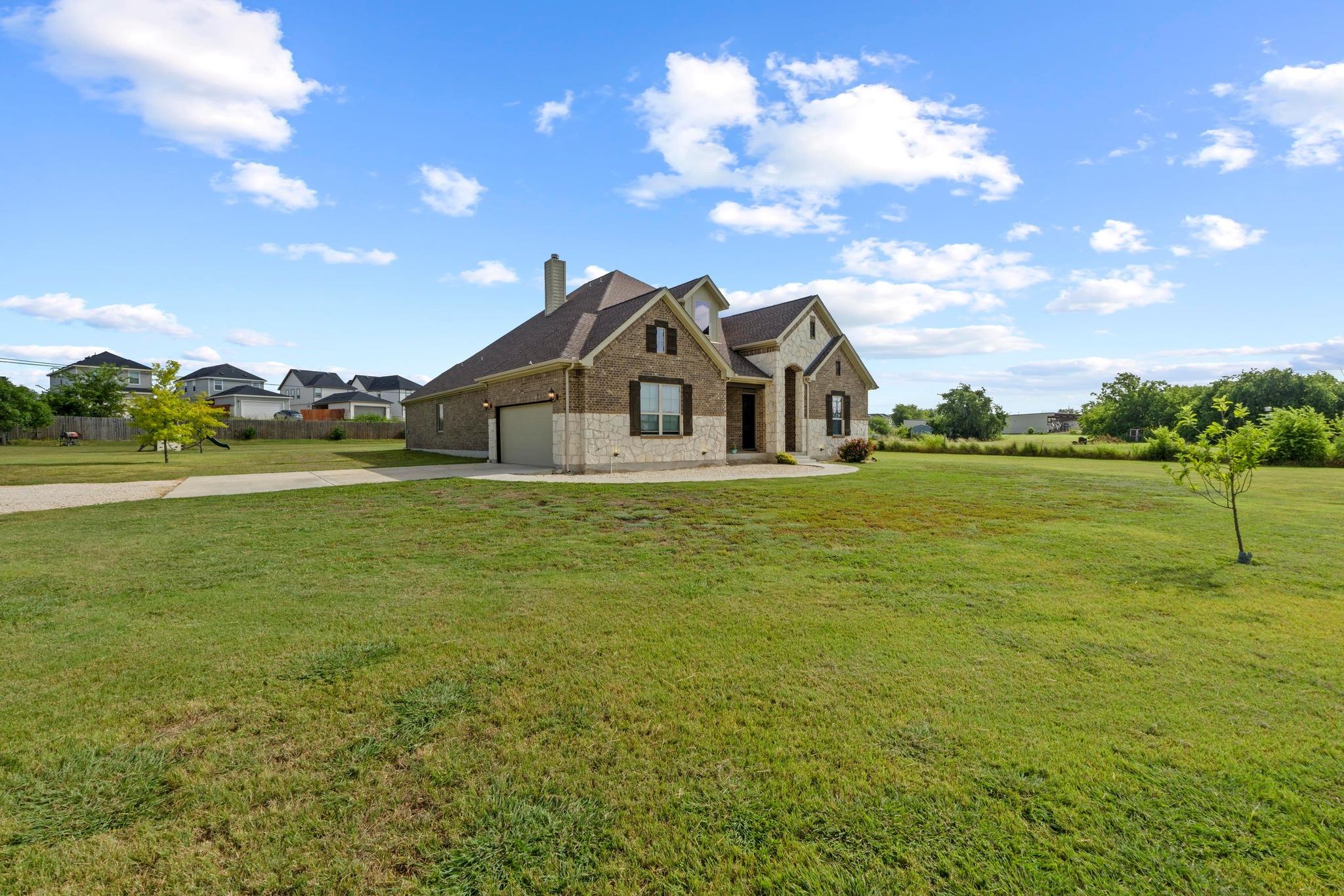 200 TATE LN