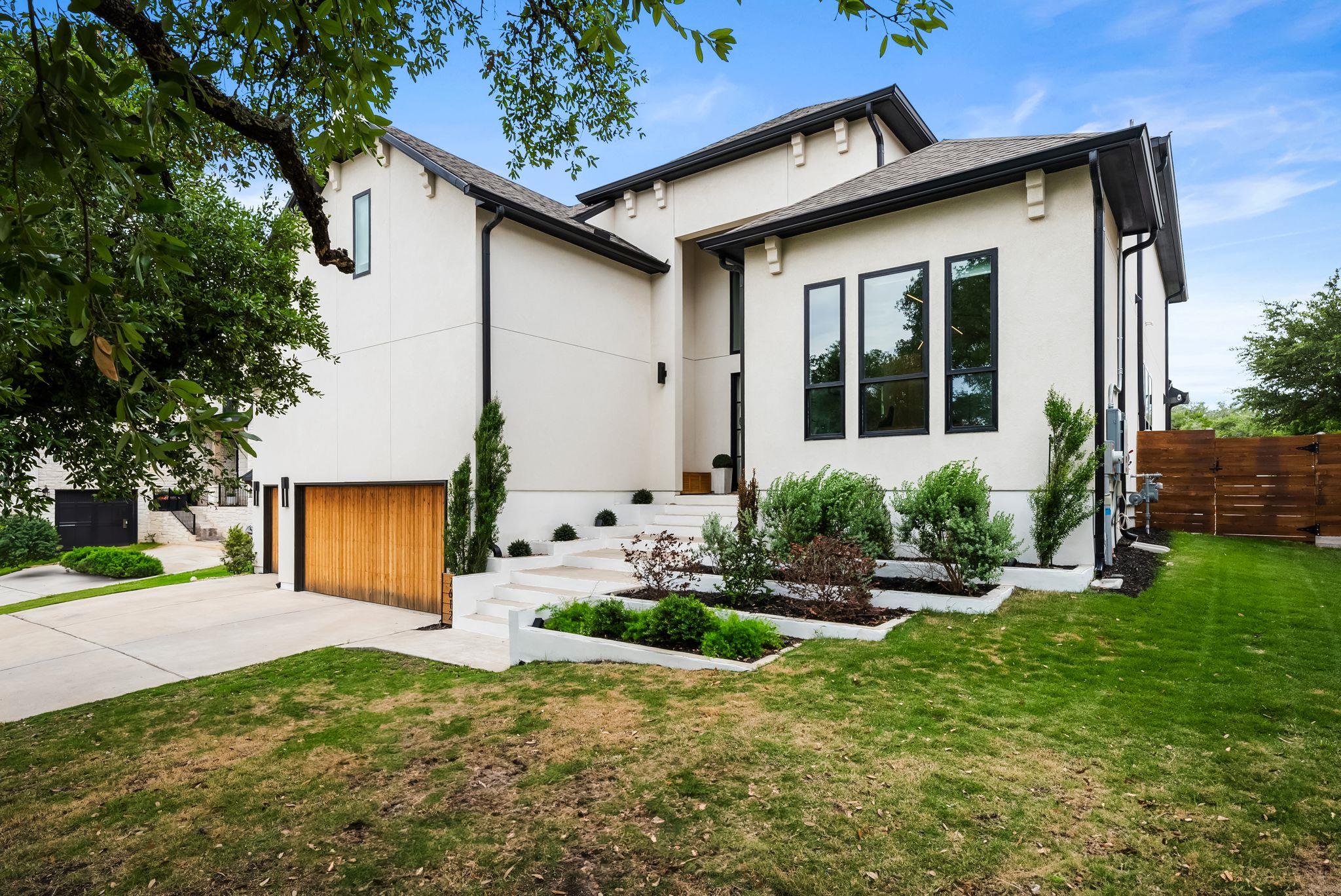 7612 Ecureil DR