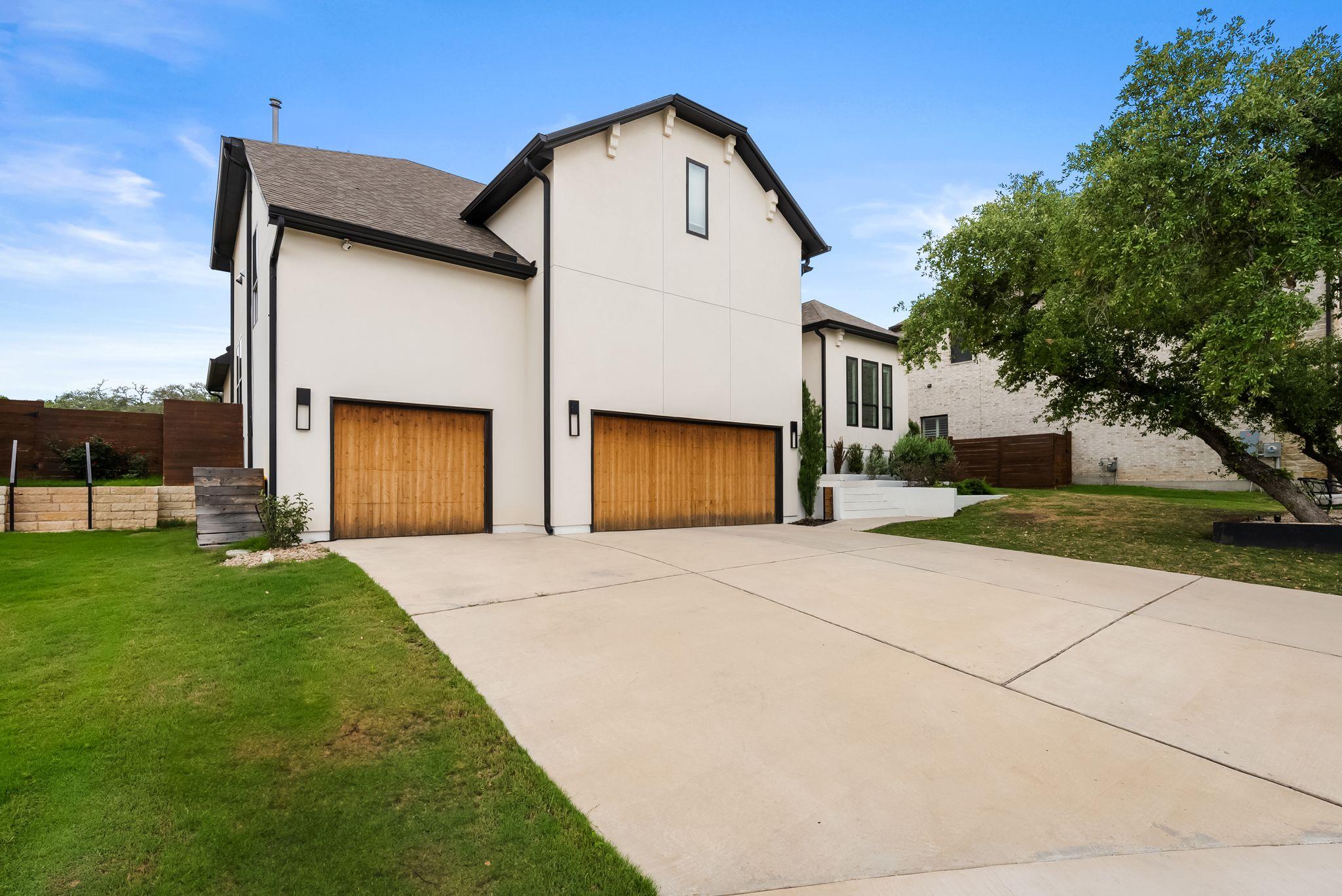 7612 Ecureil DR