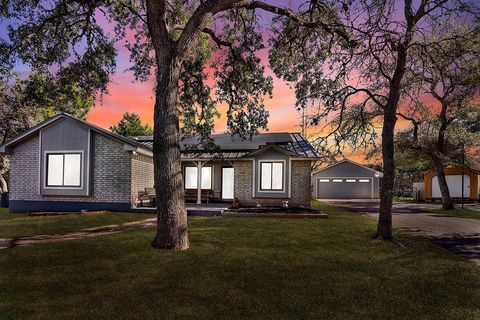 Photo of 228 Deertrail DR, San Marcos, TX 78666 (MLS # 2880114)