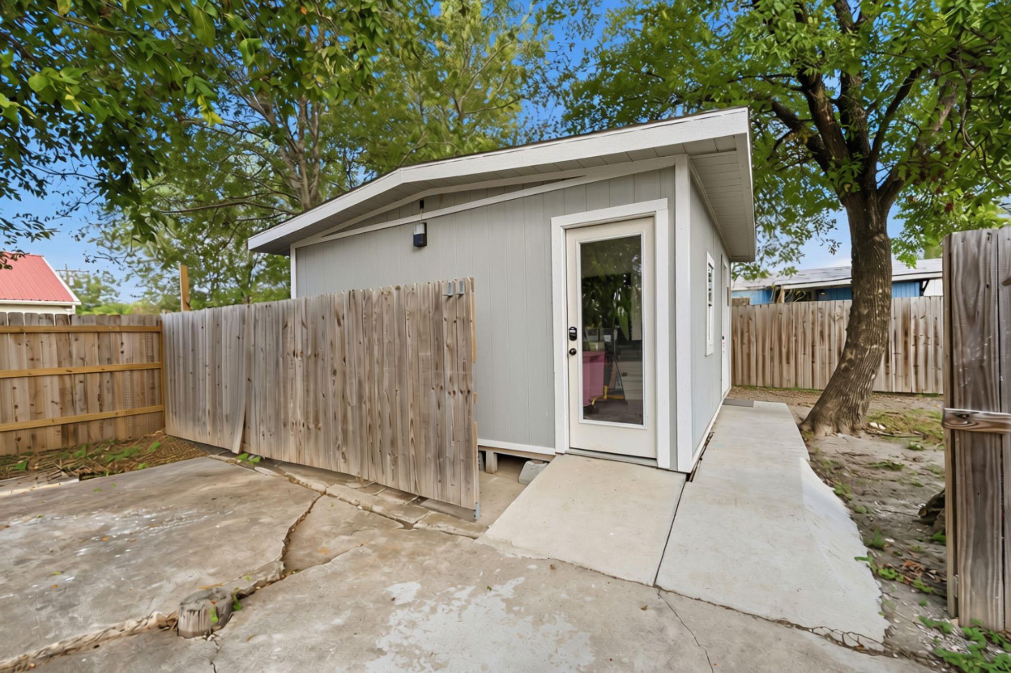 309 E Parsons ST