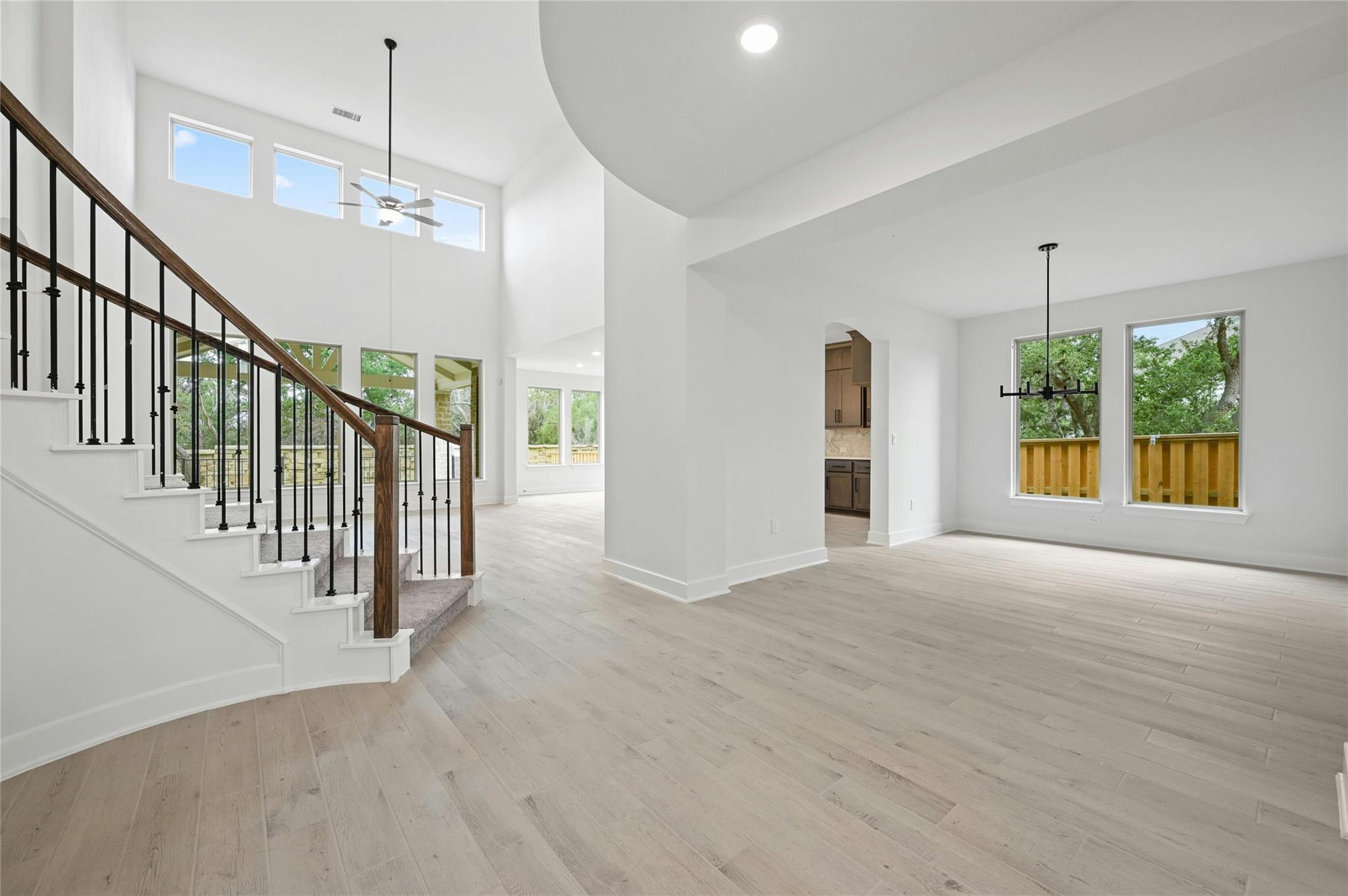 208 Barnstorm LN