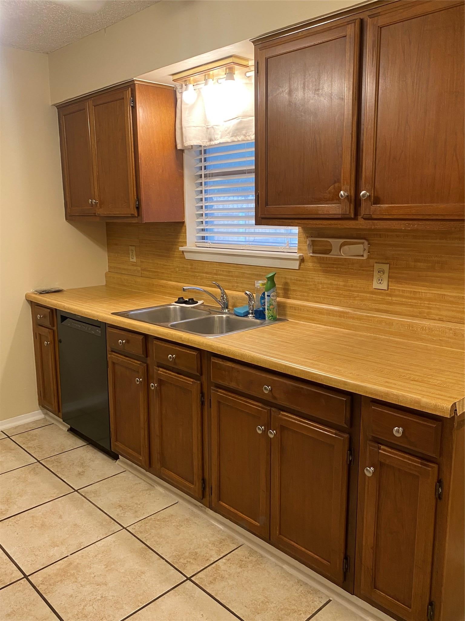 1806 Sierra DR