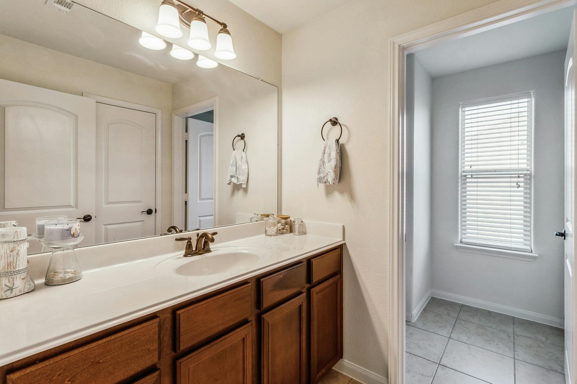 Kyle, Texas 78640, United States, 4 Bedrooms Bedrooms, ,3 BathroomsBathrooms,Residential,Pending,135816