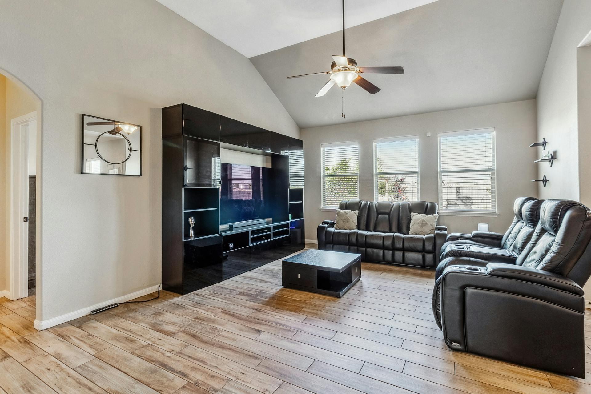 Kyle, Texas 78640, United States, 4 Bedrooms Bedrooms, ,3 BathroomsBathrooms,Residential,Pending,135816