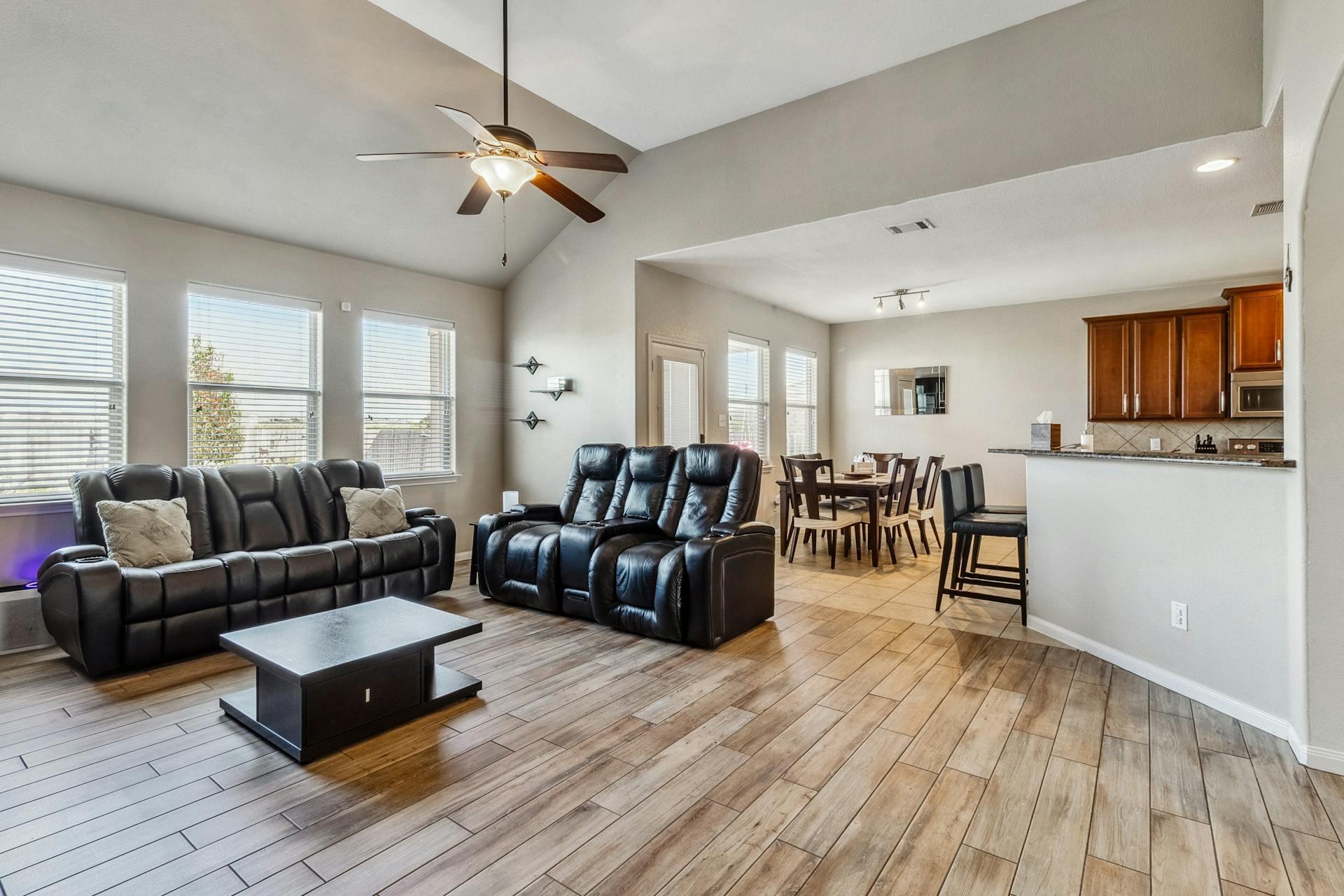 Kyle, Texas 78640, United States, 4 Bedrooms Bedrooms, ,3 BathroomsBathrooms,Residential,Pending,135816