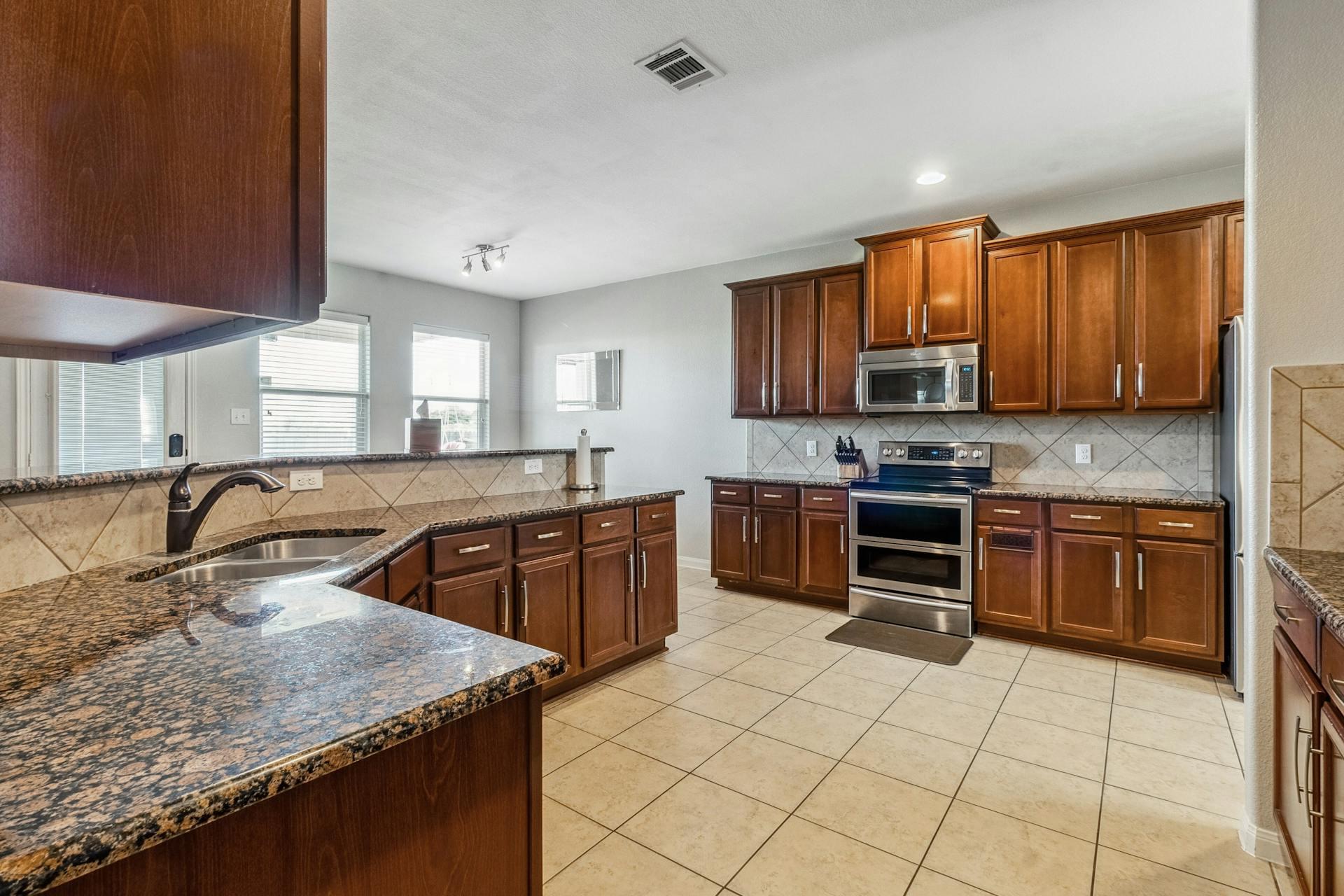 Kyle, Texas 78640, United States, 4 Bedrooms Bedrooms, ,3 BathroomsBathrooms,Residential,Pending,135816