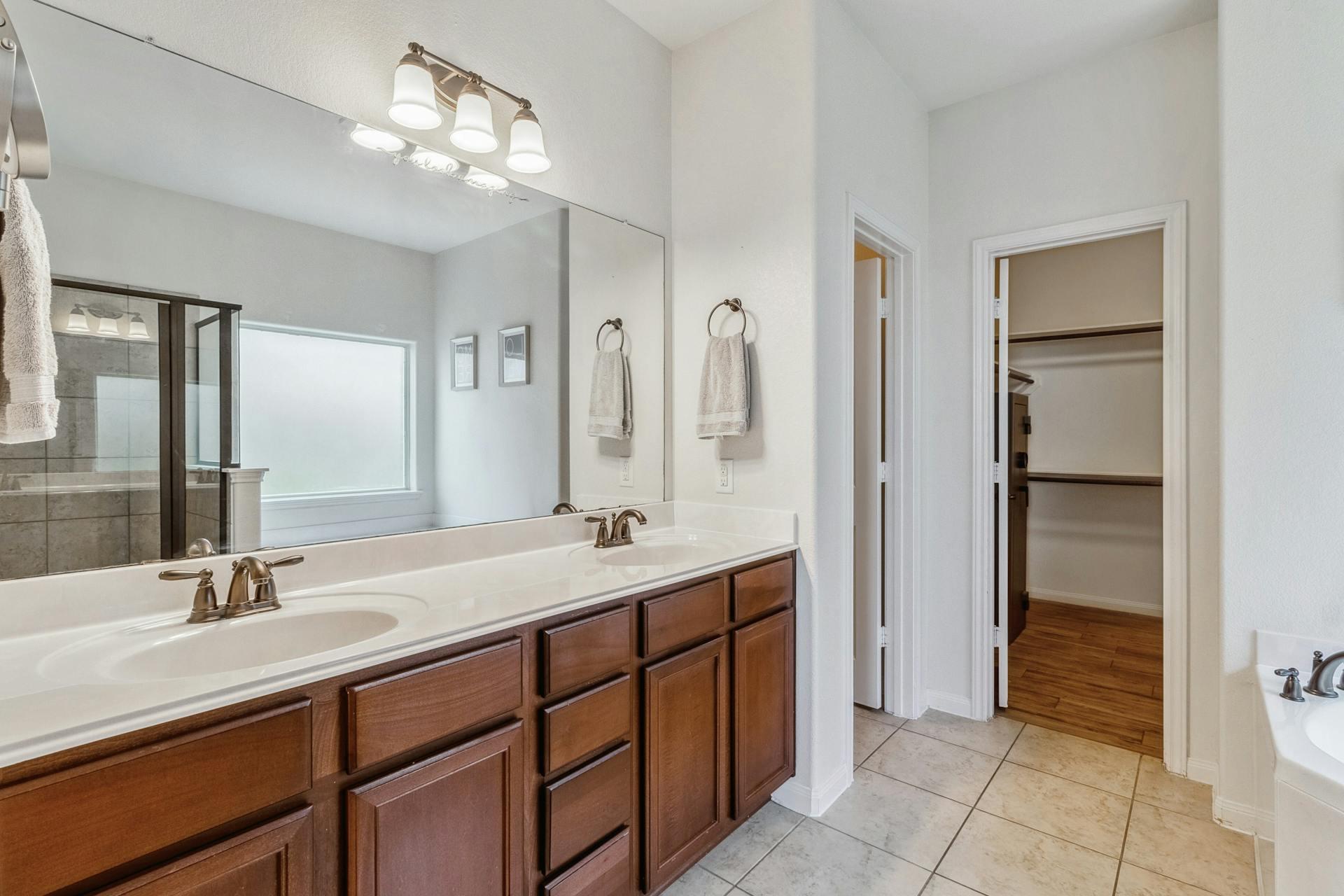 Kyle, Texas 78640, United States, 4 Bedrooms Bedrooms, ,3 BathroomsBathrooms,Residential,Pending,135816