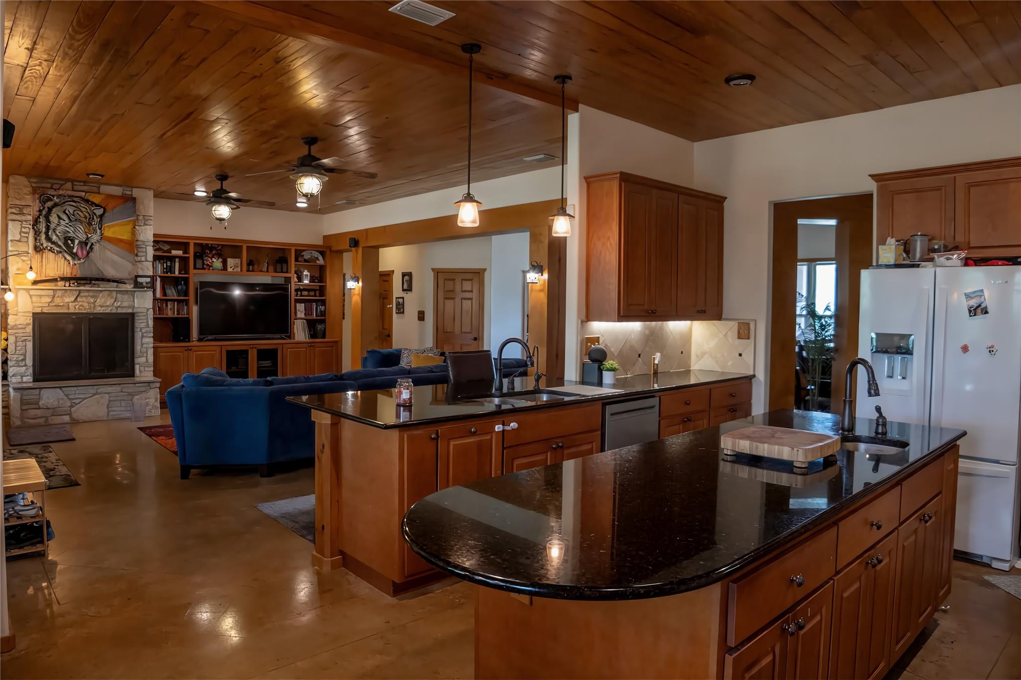 100 Mockingbird Hill LN