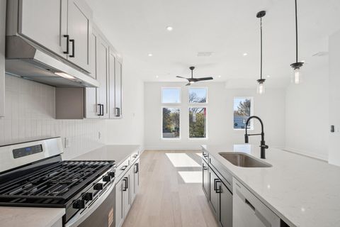 Tiny photo for 200 W 56th ST #5102, Austin, TX 78751 (MLS # 3046040)