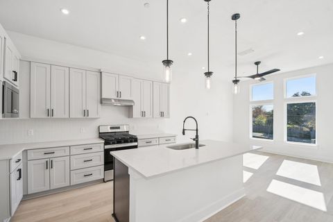 Tiny photo for 200 W 56th ST #5102, Austin, TX 78751 (MLS # 3046040)