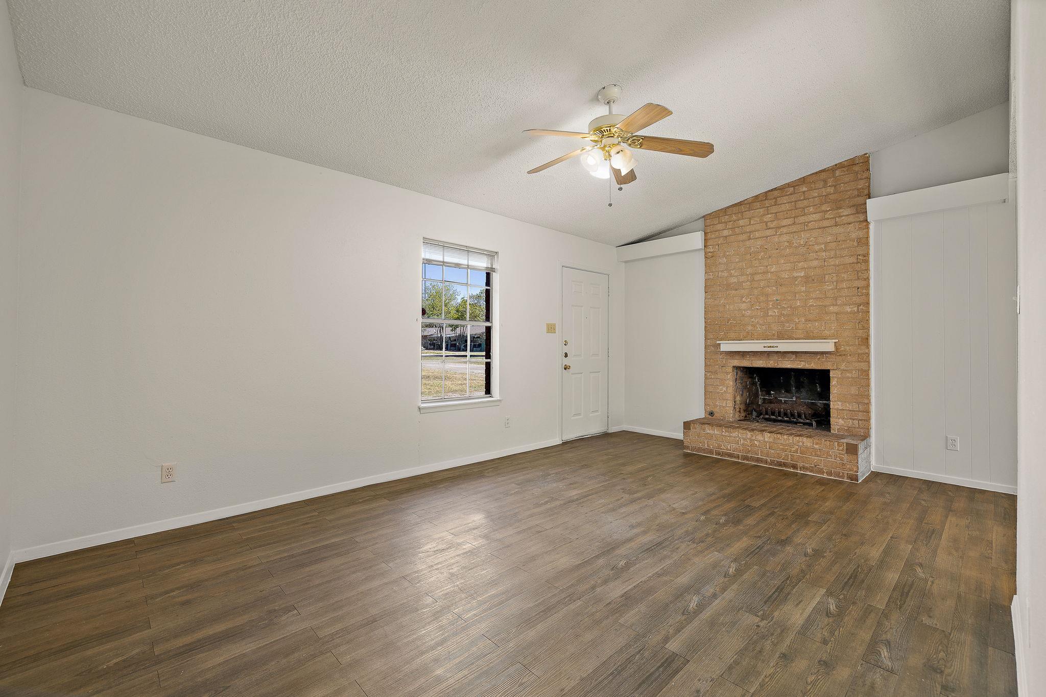 2402 Cottonwood DR