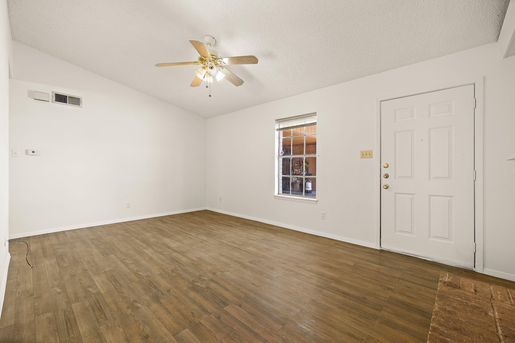2402 Cottonwood DR