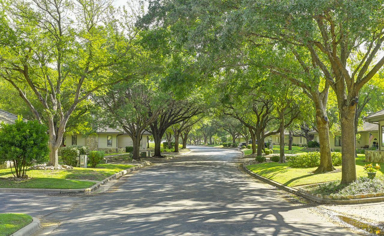 1800 Clubhouse Hill DR