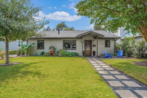 Photo of 1711 Piedmont Ave, Austin, TX 78757 (MLS # 4254916)