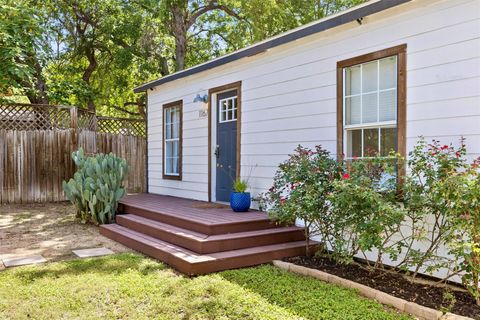 Photo of 1167 Ridgeway DR, Austin, TX 78702 (MLS # 9461720)