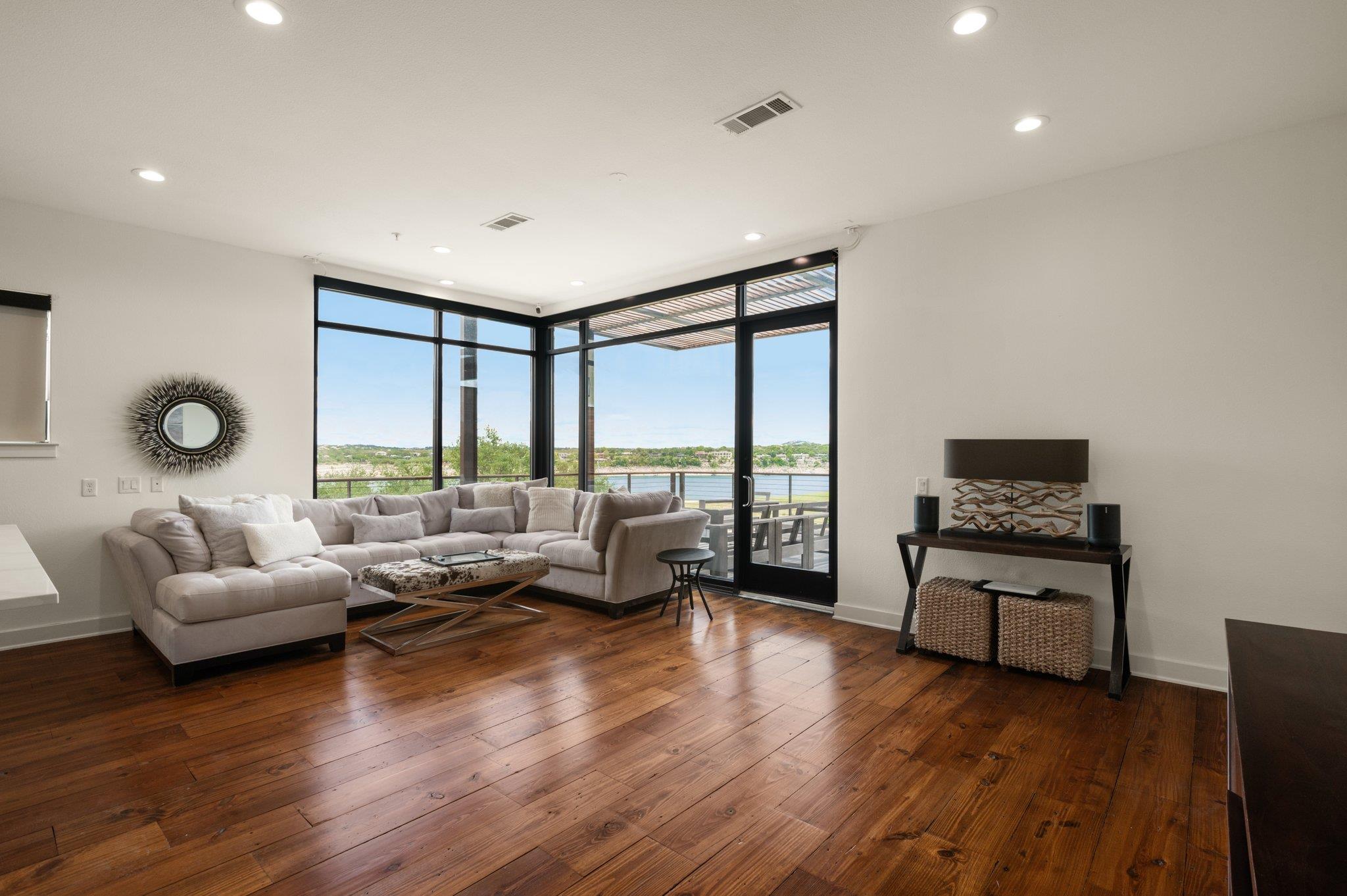 1101 Ivean Pearson RD E201