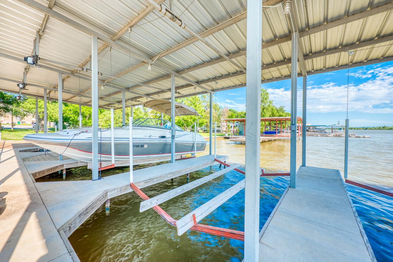 121 Hidden Oaks DR