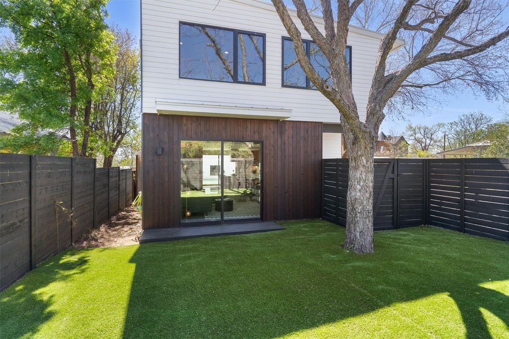 Photo of 2401 E 11th ST, Austin, TX 78702 (MLS # 6619033)