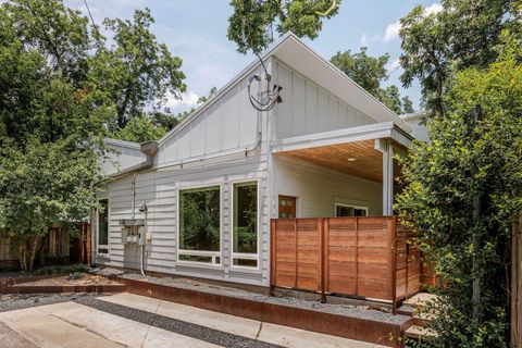 Photo of 2211 Canterbury ST #B, Austin, TX 78702 (MLS # 9608421)
