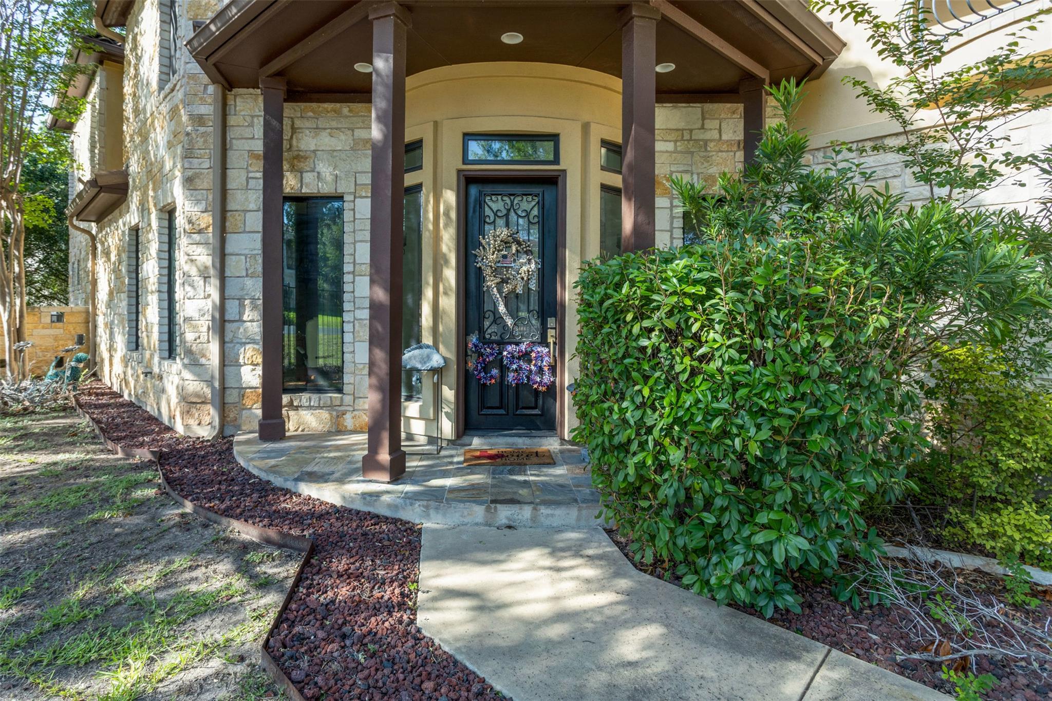 1 Treehaven LN