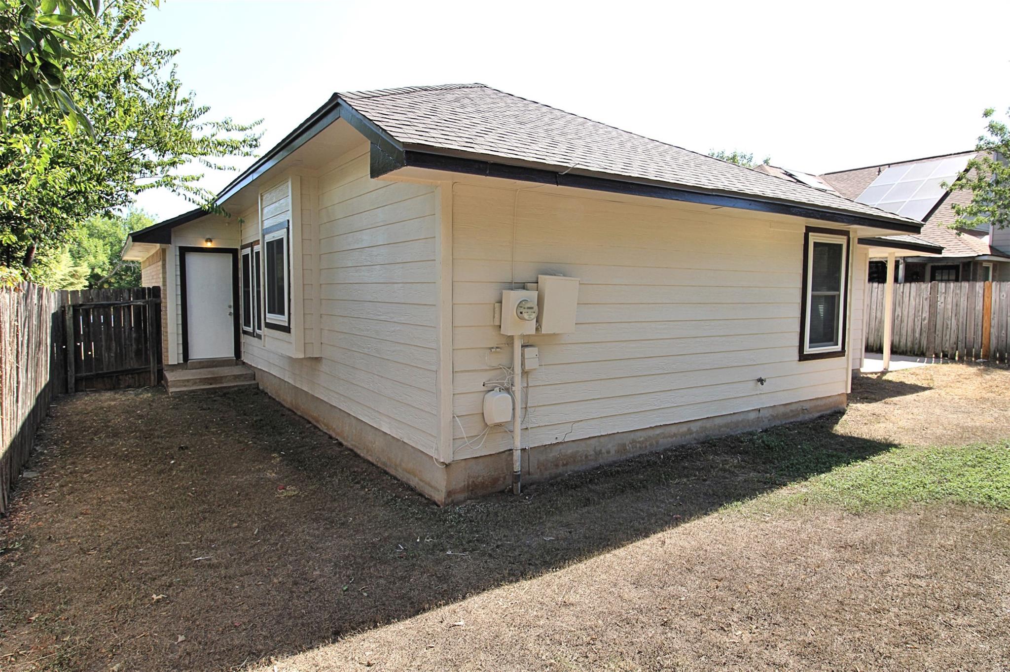 909 Clearwater TRL