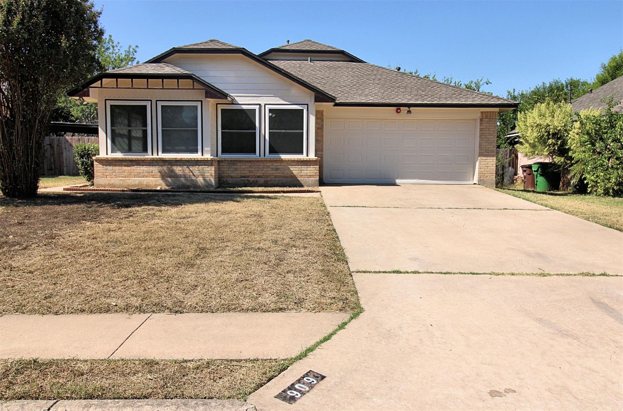 909 Clearwater TRL