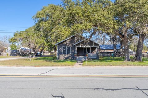 A home in La Grange