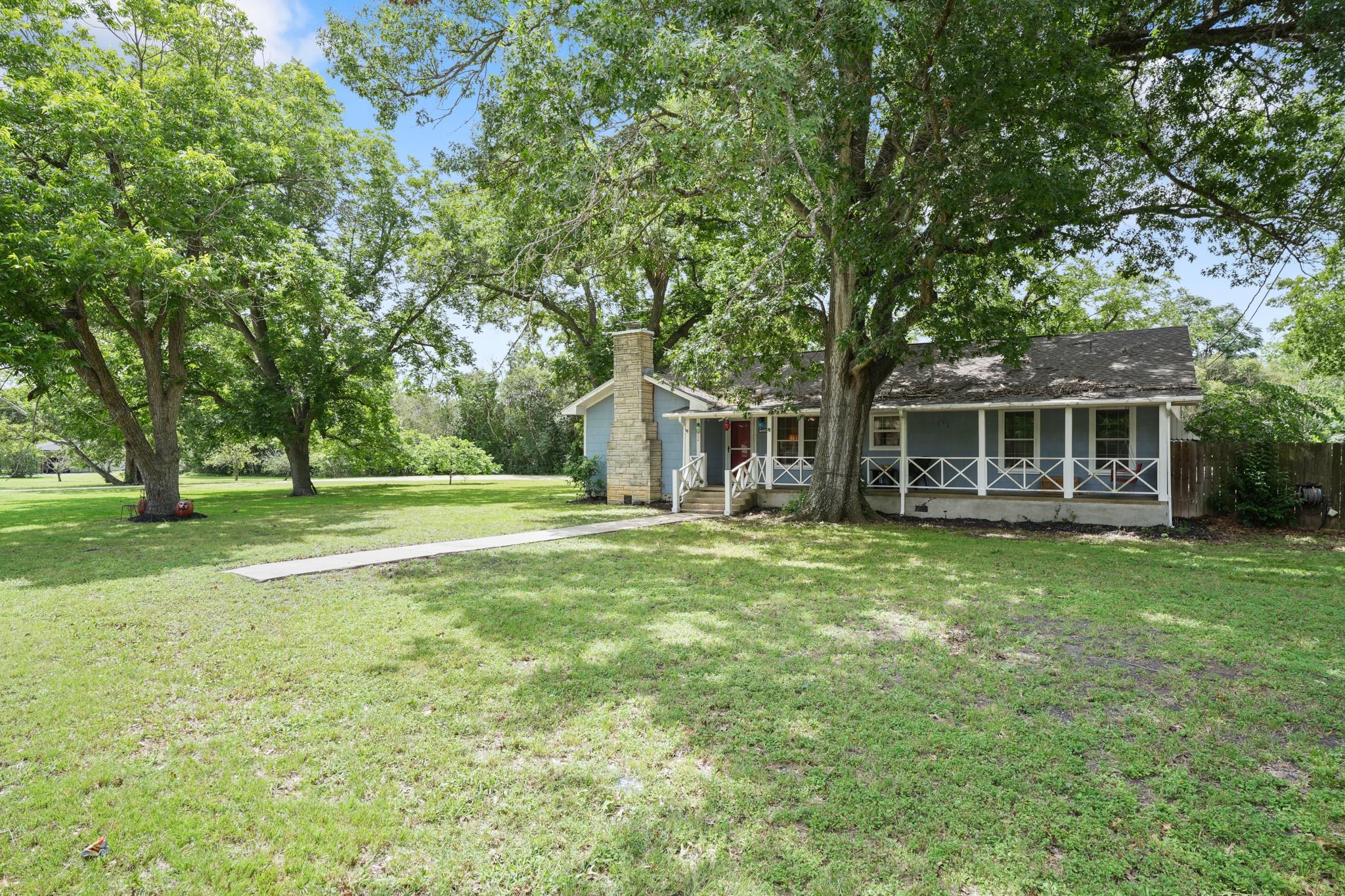 1320 W San Antonio ST