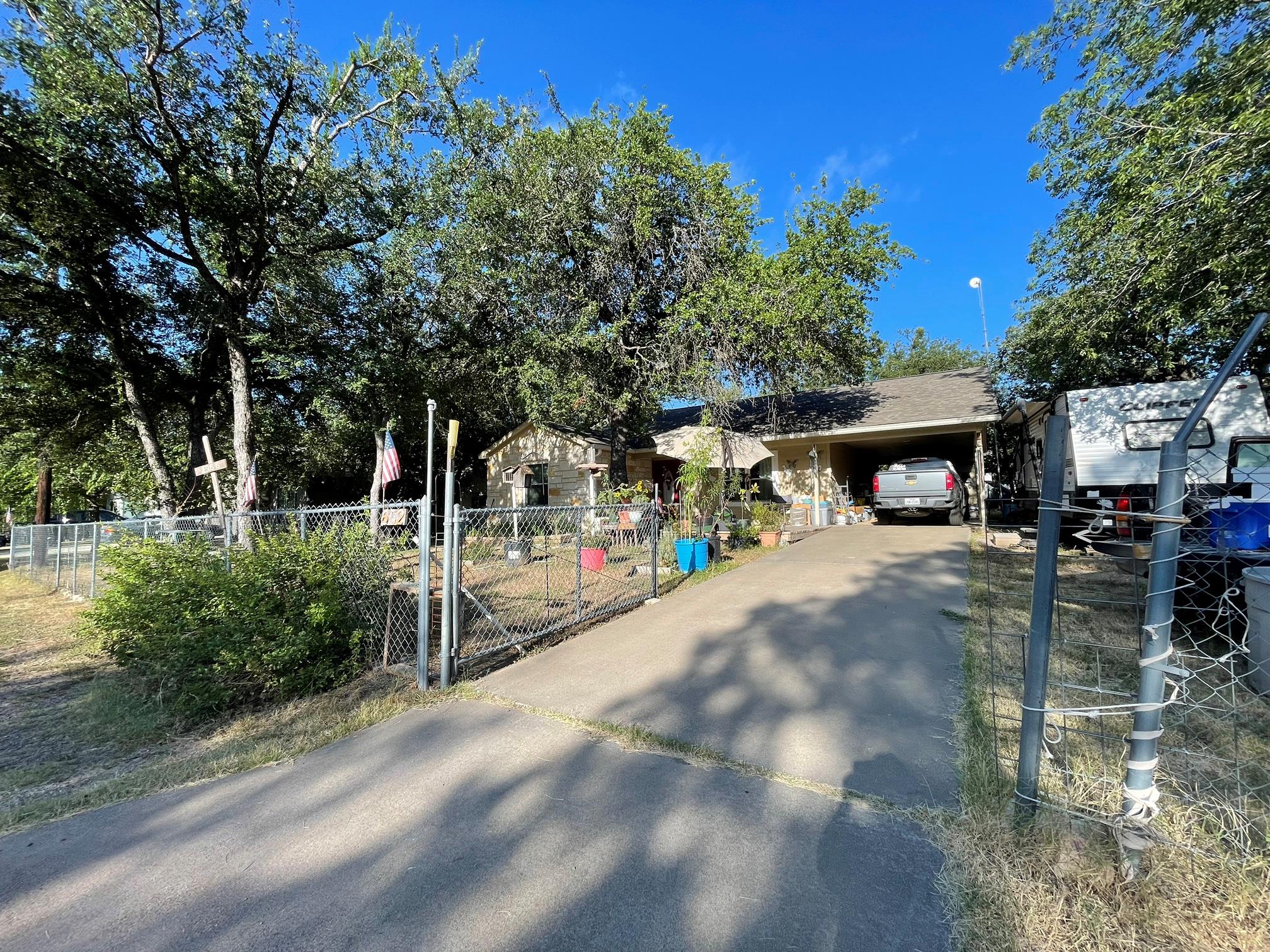 652 Pecan LN